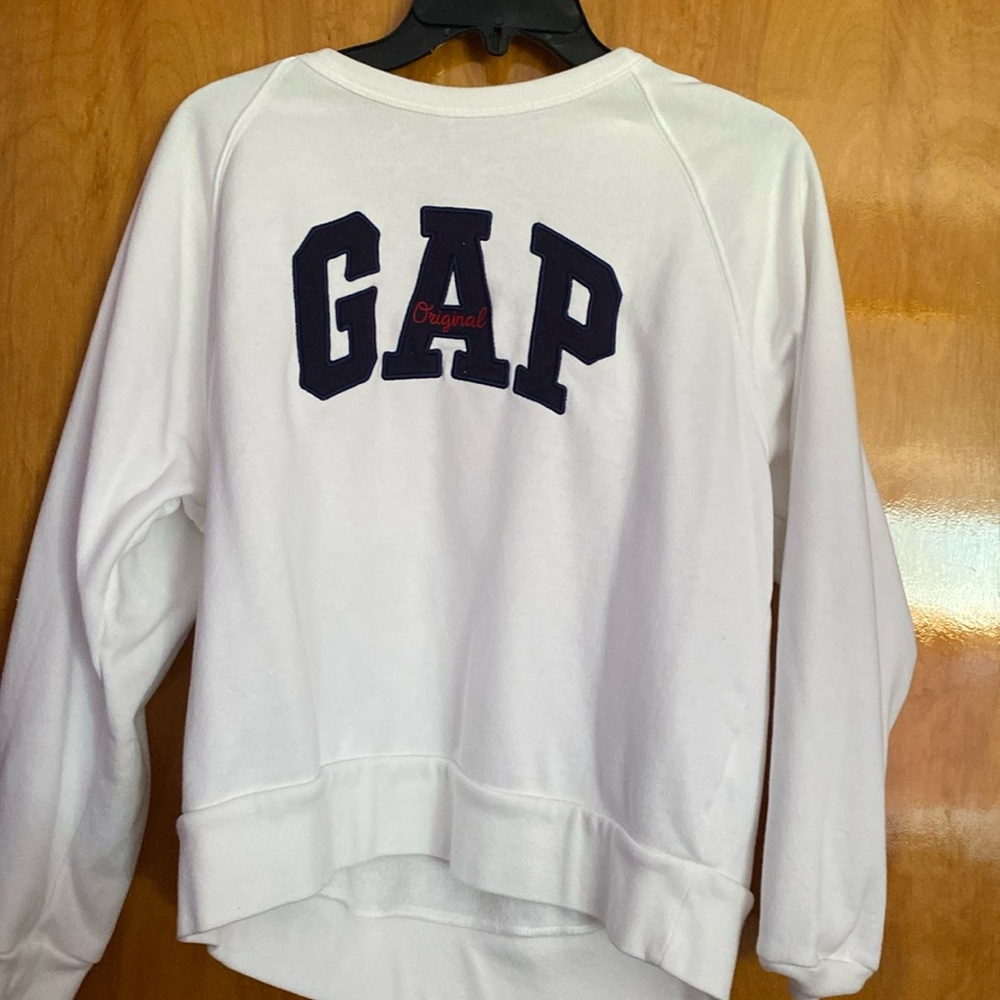 GAP white crewneck